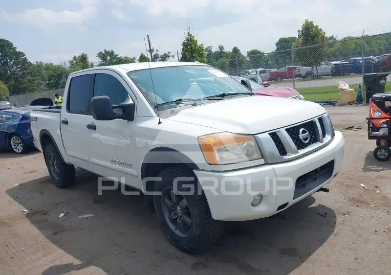 2013 Nissan TITAN фото