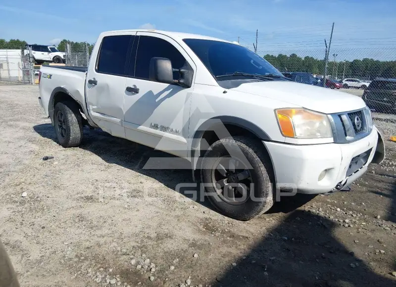 2013 Nissan TITAN фото