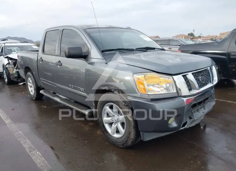 2013 Nissan TITAN фото