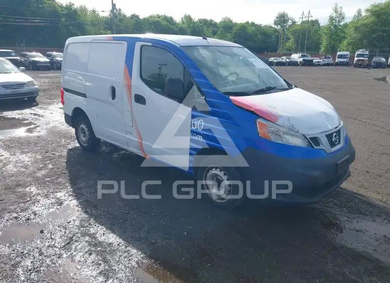 2013 Nissan NV 200 фото