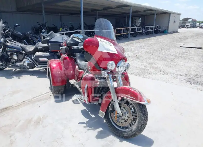 2013 Harley-Davidson FLHTCU фото