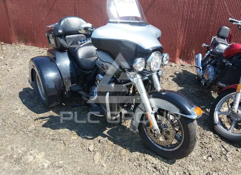 2013 Harley-Davidson FLHTCU фото