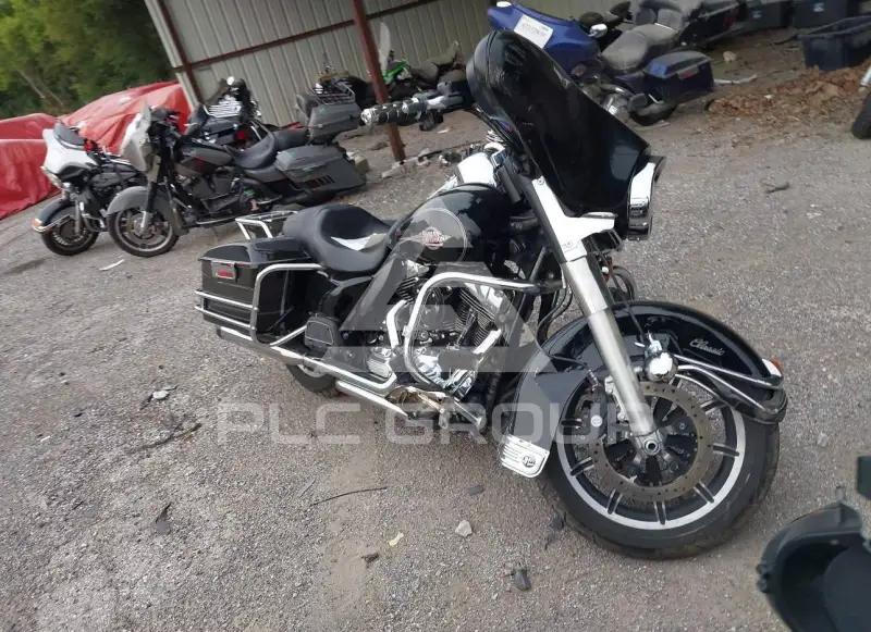 2013 Harley-Davidson FLHTC photo