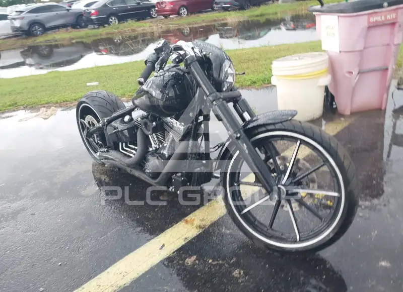 2013 Harley-Davidson FXSB photo