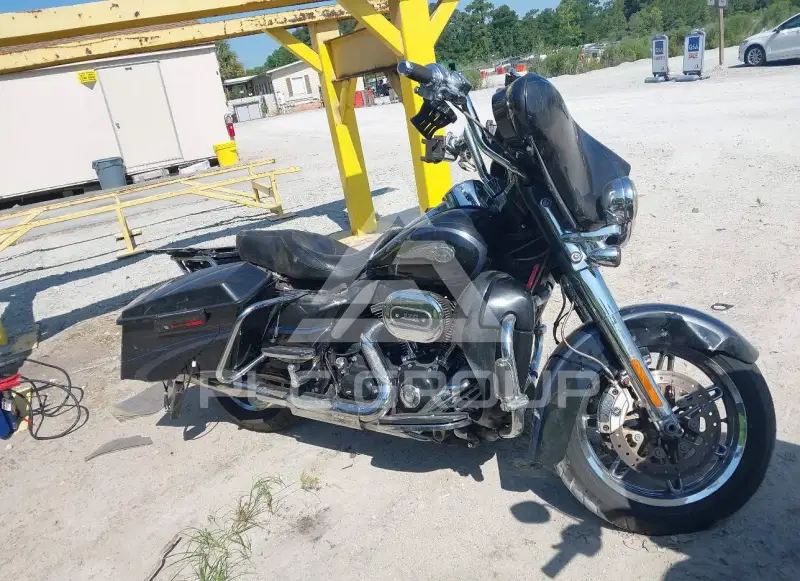 2013 Harley-Davidson FLHTCU фото