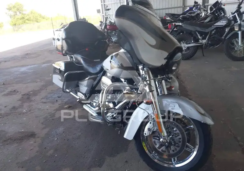 2013 Harley-Davidson FLHTCU фото
