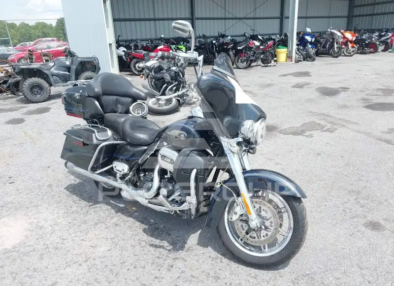 2013 Harley-Davidson FLHTCU фото