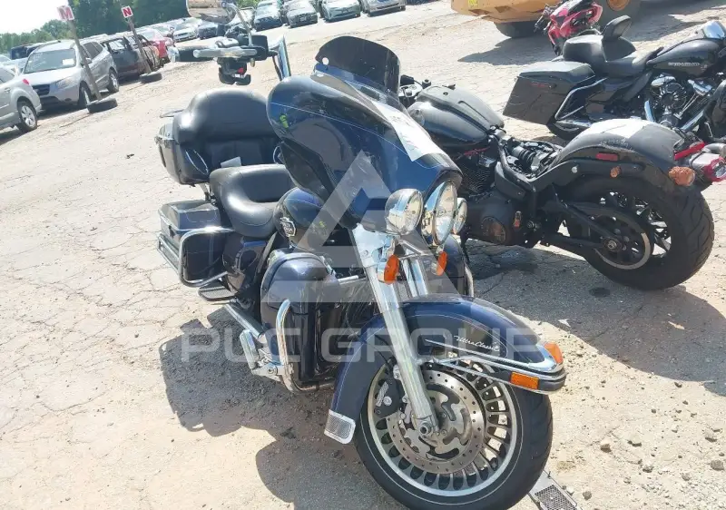 2013 Harley-Davidson FLHTCU фото
