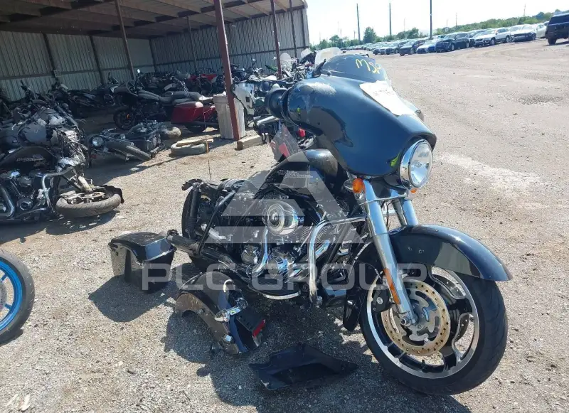 2013 Harley-Davidson FLHX photo