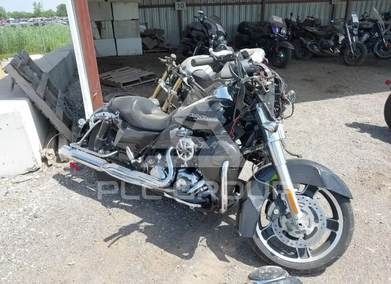 2013 Harley-Davidson FLHX photo