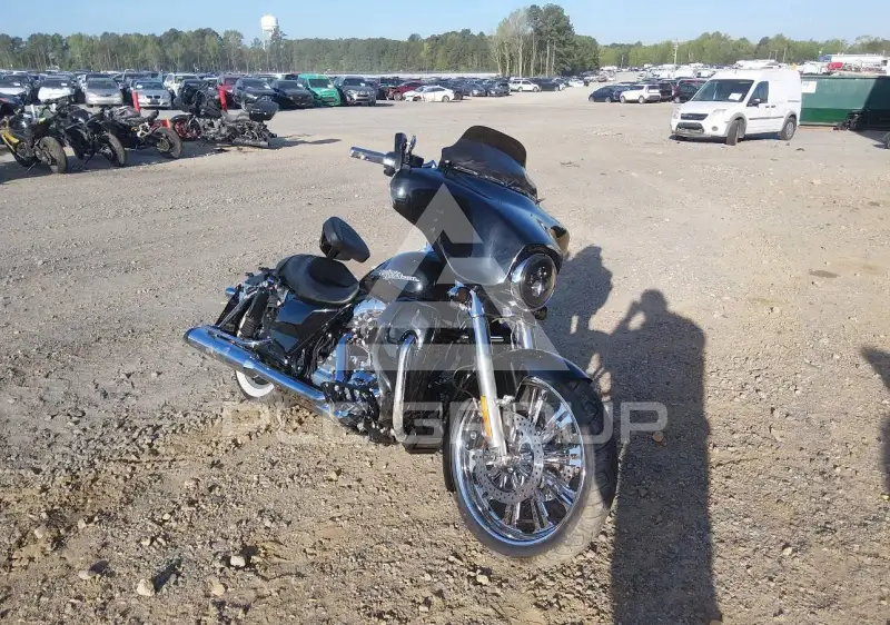 2013 Harley-Davidson FLHX фото