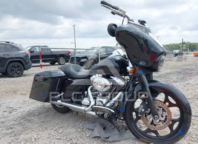 2013 Harley-Davidson FLHX photo