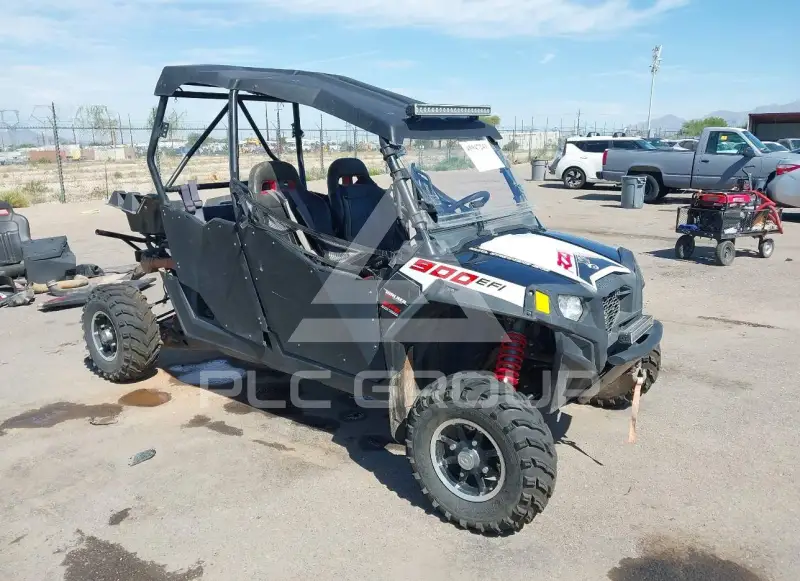 2013 Polaris Rzr photo