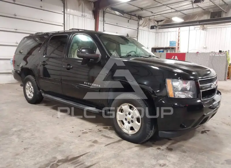 2013 Chevrolet Suburan photo