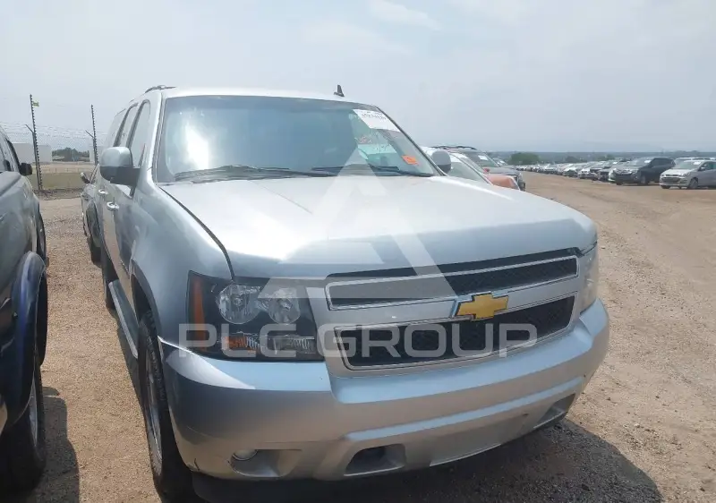 2013 Chevrolet Suburan photo