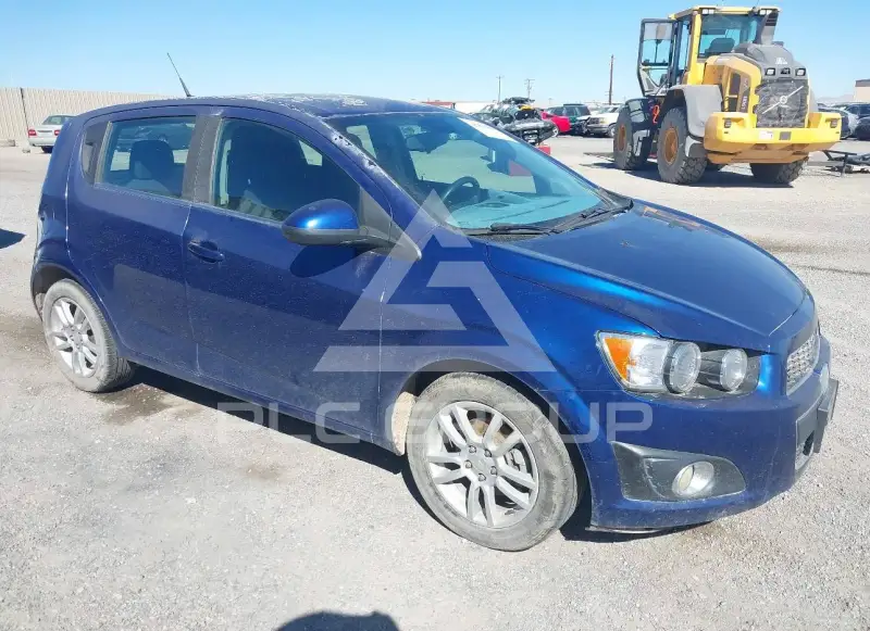 2013 Chevrolet Sonic фото