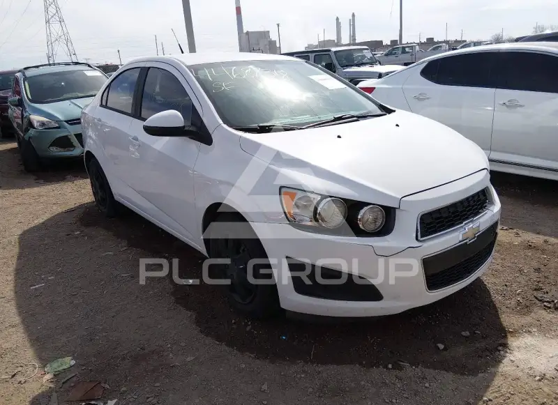 2013 Chevrolet Sonic фото