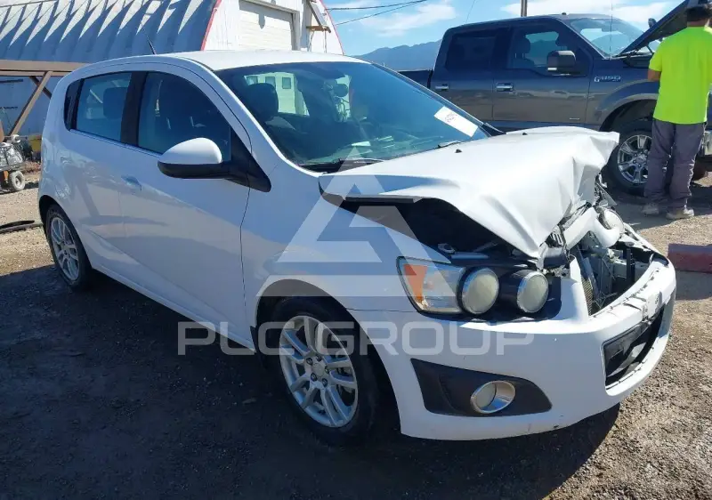 2013 Chevrolet Sonic фото