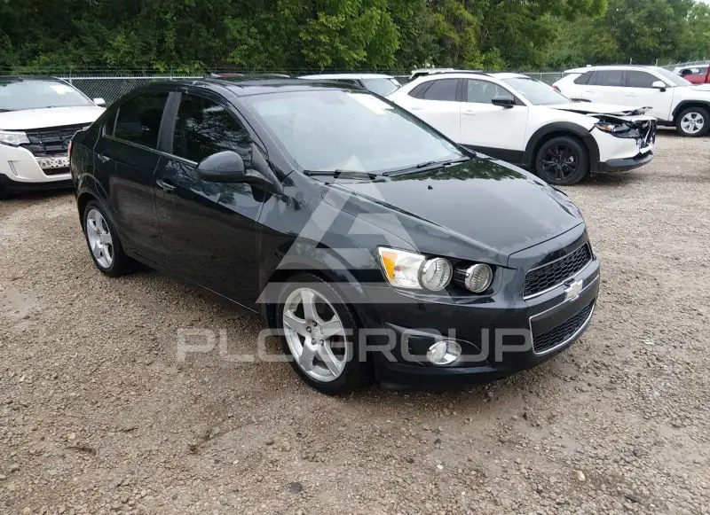 2013 Chevrolet Sonic фото