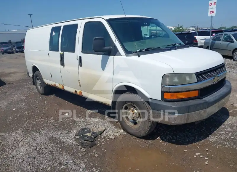 2013 Chevrolet Express photo