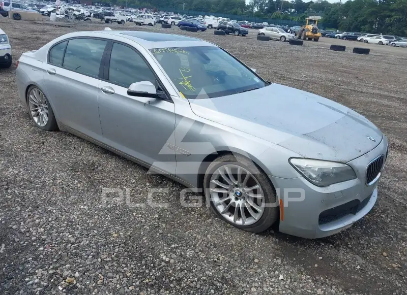 2013 BMW 740 фото