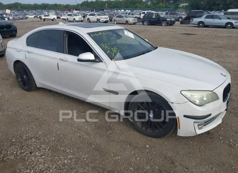 2013 BMW 750 фото