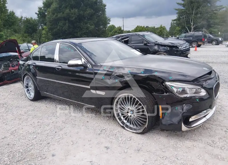 2013 BMW 750 фото