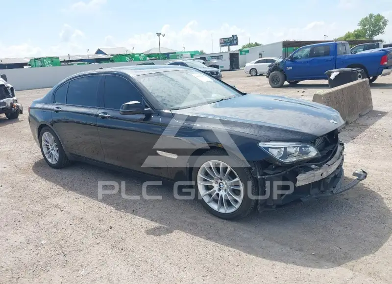 2013 BMW 750 фото