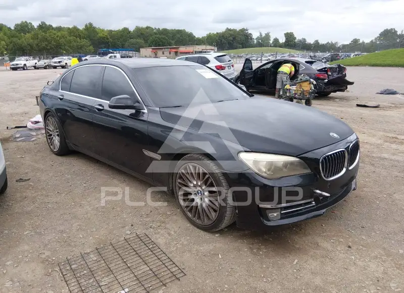 2013 BMW 750 photo