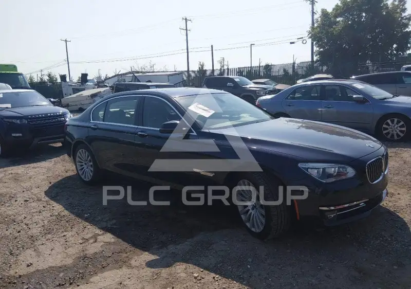 2013 BMW 750 фото