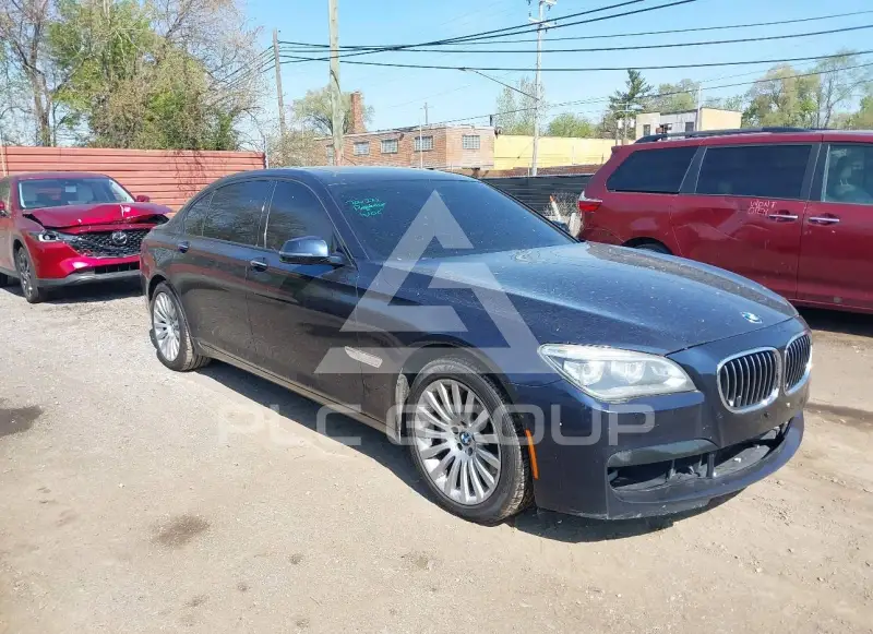 2013 BMW 750 фото
