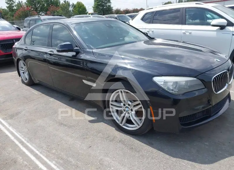 2013 BMW 750 фото
