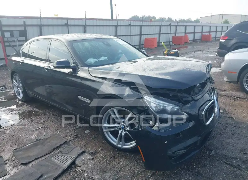 2013 BMW 750 фото