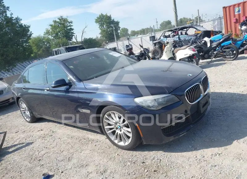 2013 BMW 750 фото