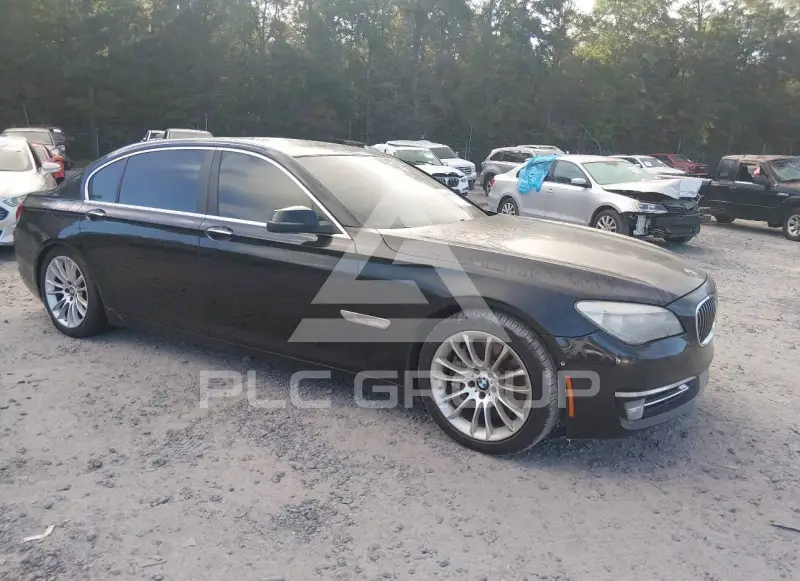 2013 BMW 750 фото