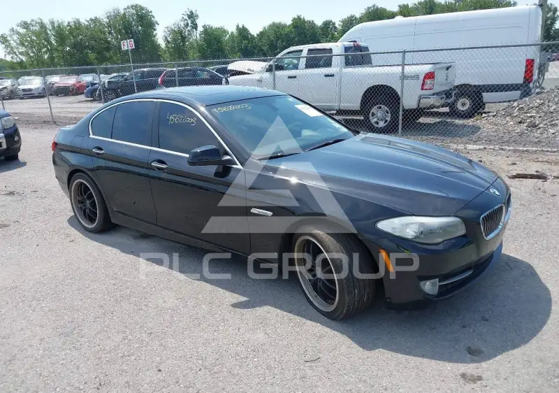2013 BMW 528 photo