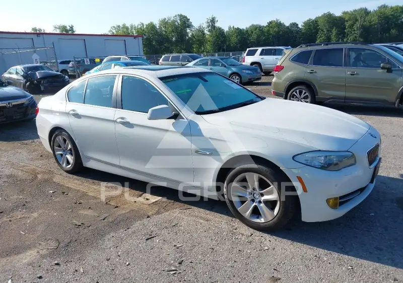 2013 BMW 528 photo