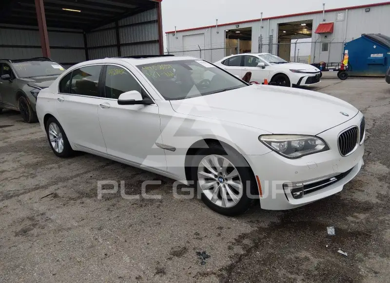 2013 BMW 740 фото