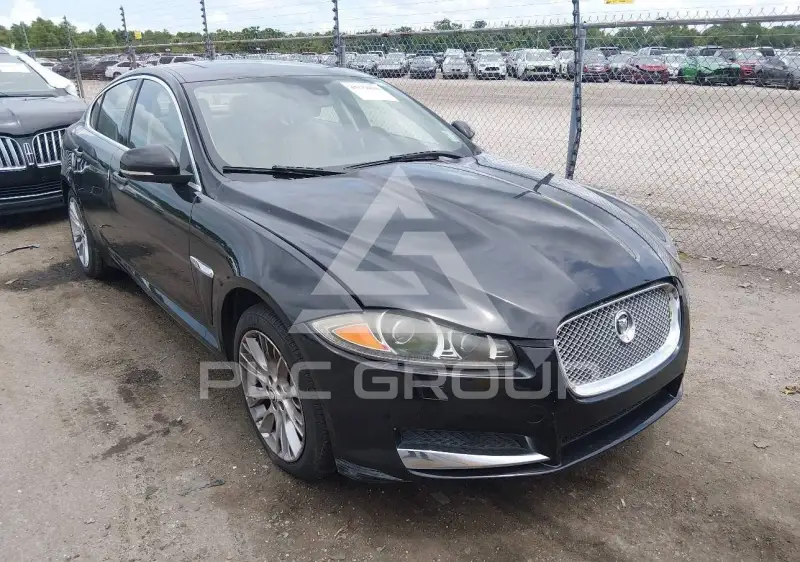 2013 Jaguar XF photo