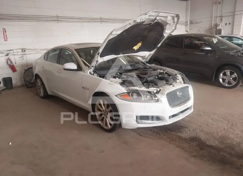 2013 Jaguar XF photo