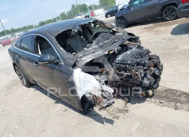 2013 Jaguar XJ photo