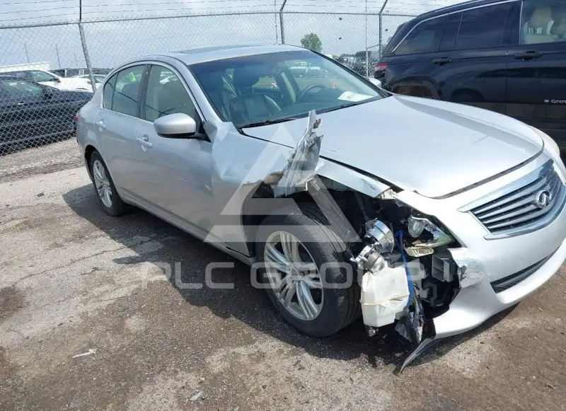 2013 Infinity G37 photo