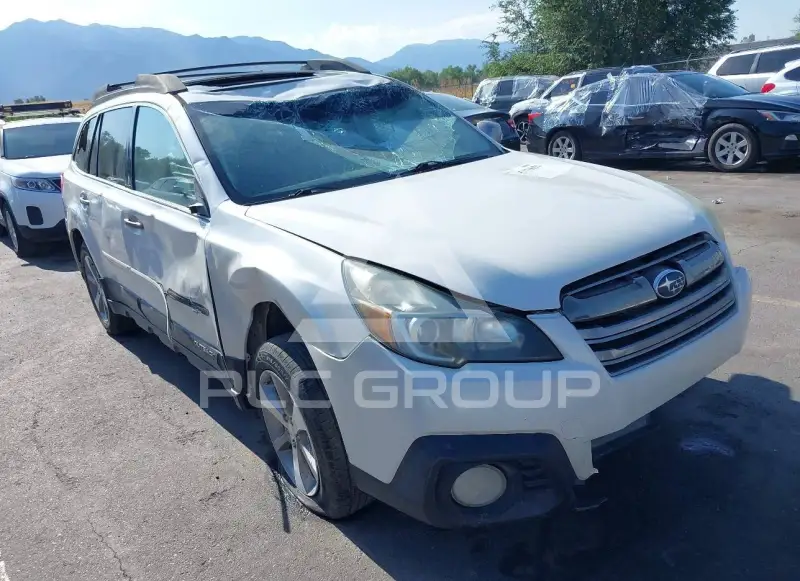 2013 Subaru Outback photo