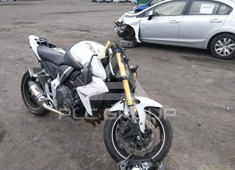 2013 Honda Motorcycle фото