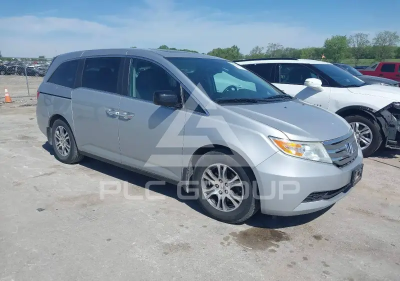 2013 Honda ODYSSEY фото