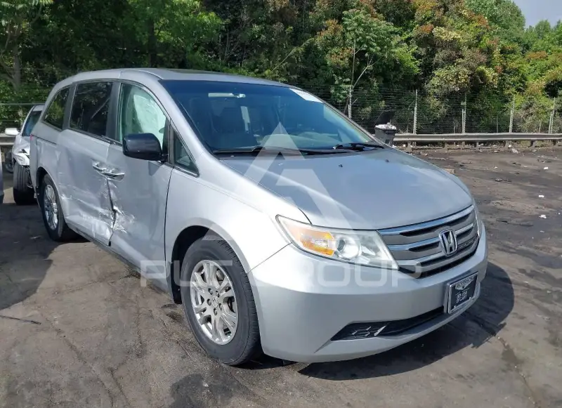 2013 Honda ODYSSEY фото
