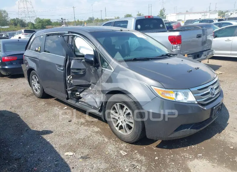 2013 Honda ODYSSEY фото