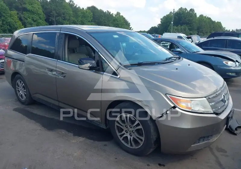 2013 Honda ODYSSEY фото