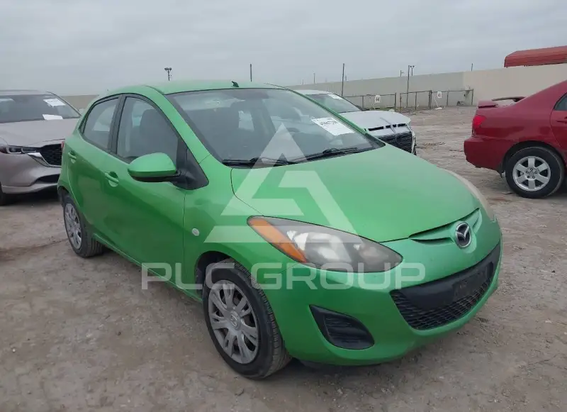 2013 Mazda 2 photo