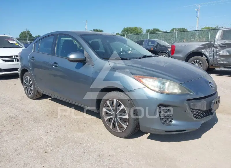 2013 Mazda 3 photo